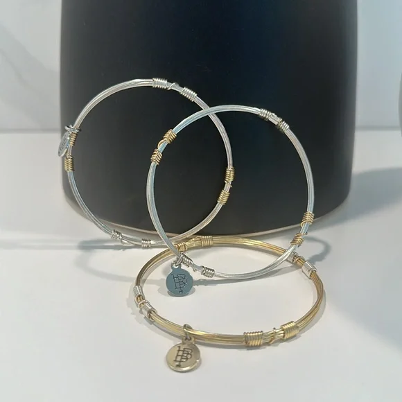 Bourbon and bowties, bangle bracelets, set of three, gold &silver mixed like new - Picture 2 of 8